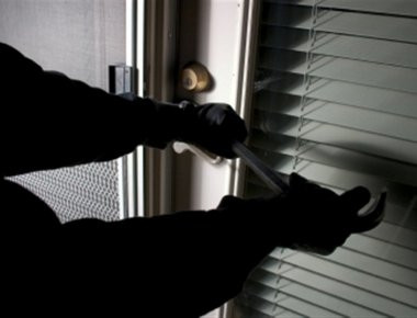 Κάμερες προδίδουν τον έναν εκ των δραστών που έκλεψαν ιατρικά μηχανήματα (φωτό)